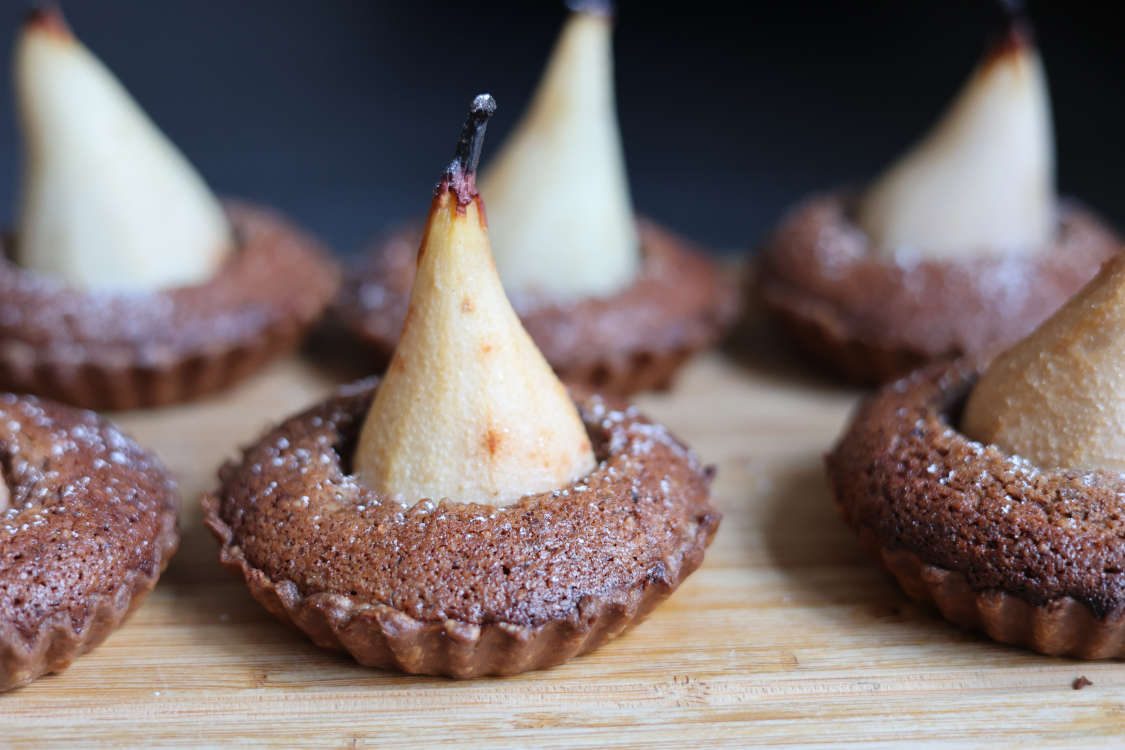 Birnen Tartelettes mit Haselnusscreme - passion patisserie