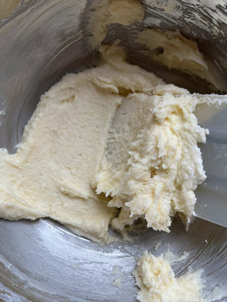 Die gemahlenen Mandeln unterrühren