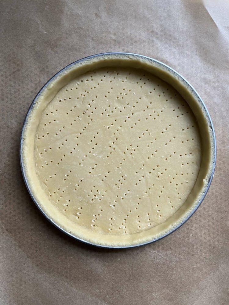 Den Boden mit einer Gabel mehrfach einstechen