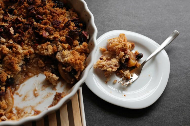 Apfel-Cranberry Crumble mit Maronencreme - passion patisserie