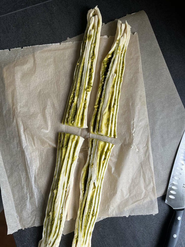 Es entstehen 4 Teigstränge