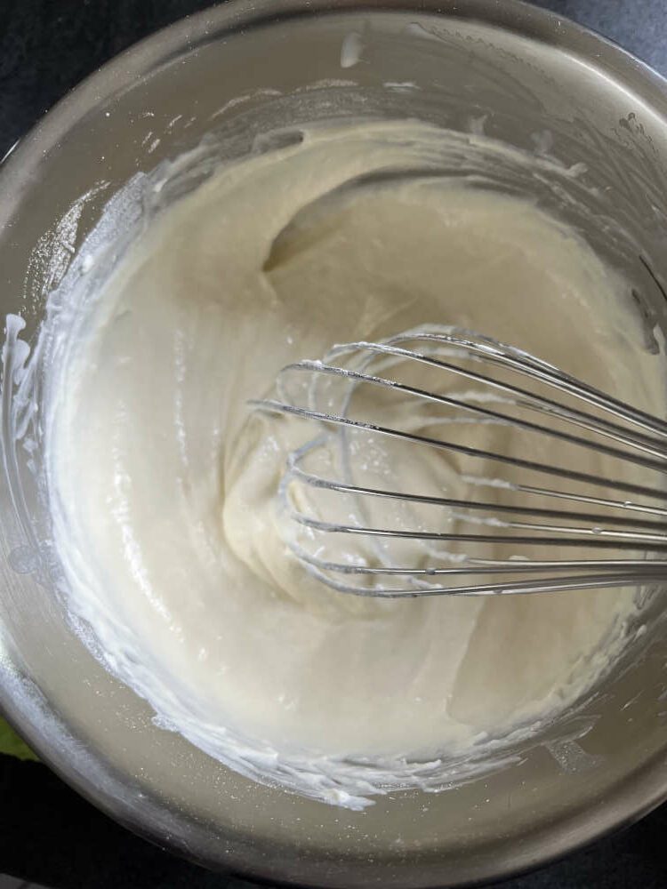 Das Mehl komplett unterrühren