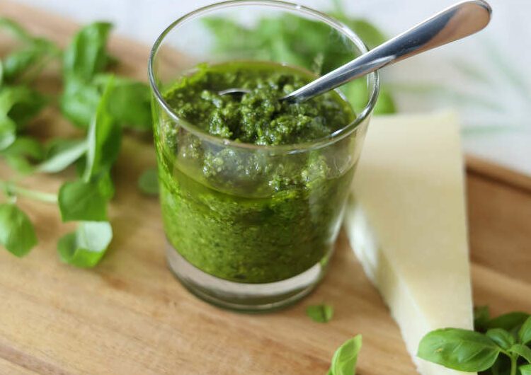 Basilikum Pesto