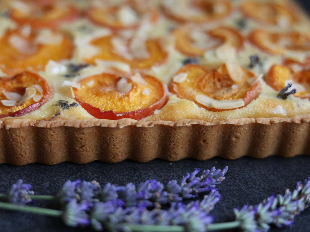 Aprikosen Tarte mit Lavendel - passion patisserie