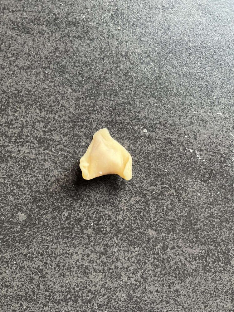 Die beiden Enden fest zusammenkleben...