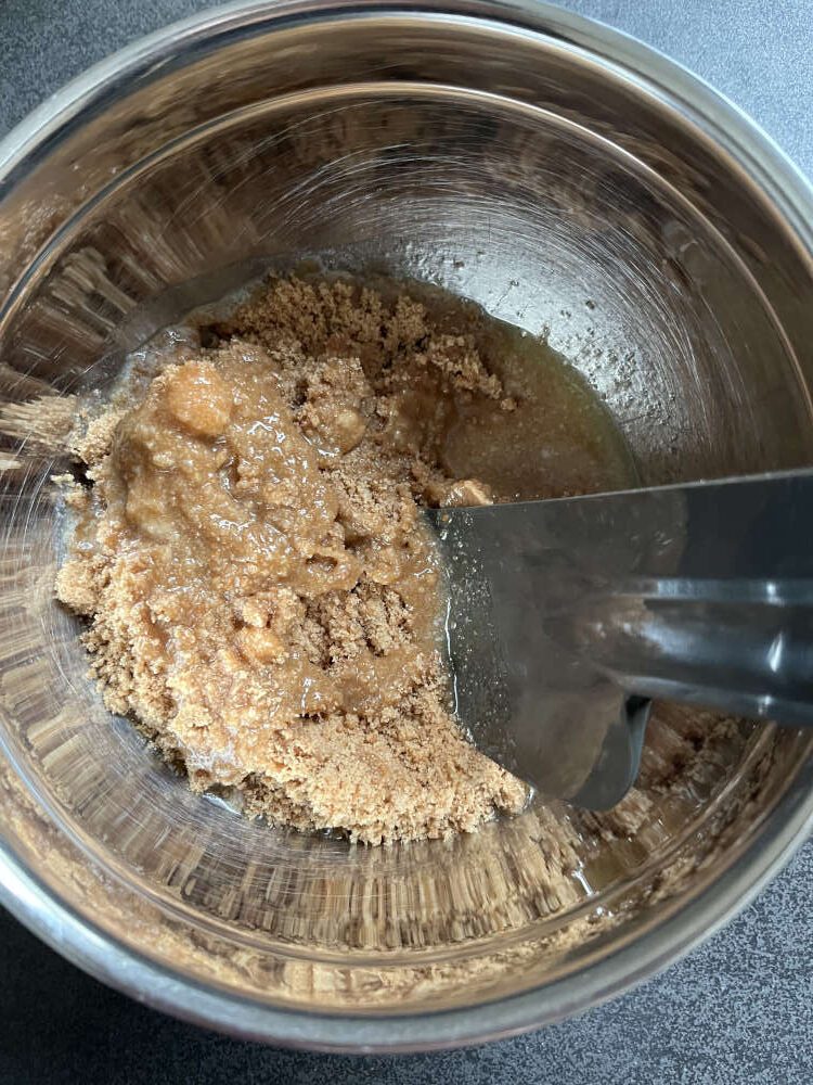 Geschmolzene Butter und Spekulatius