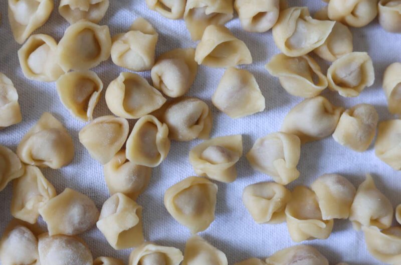 Tortellini di Bologna in broda