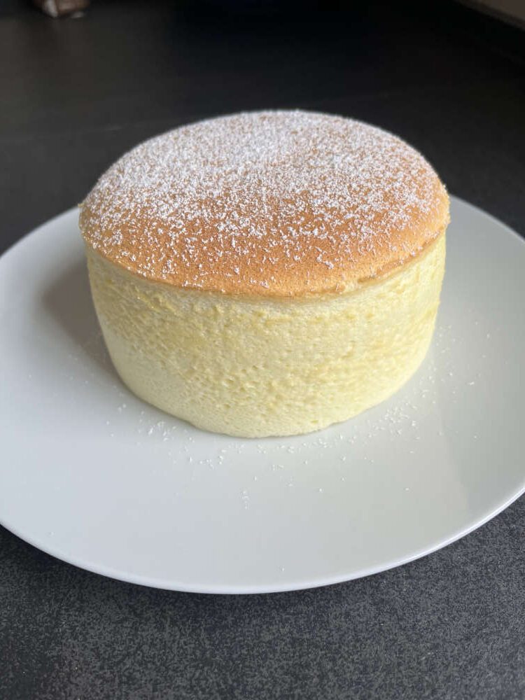 Der japanische Soufflé Käsekuchen ist fertig