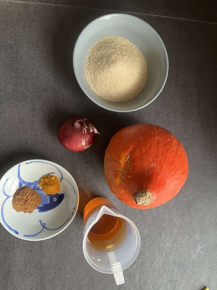 Alle Zutaten für das Kürbis Chutney