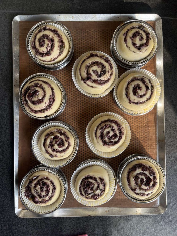 Die Hefeschnecken im warmen Raum noch 2 Stunden gehen lassen
