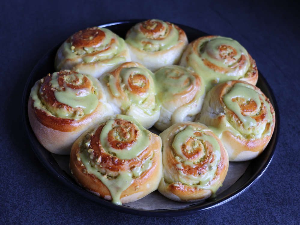 Pistazien Hefeschnecken mit Zuckerguss