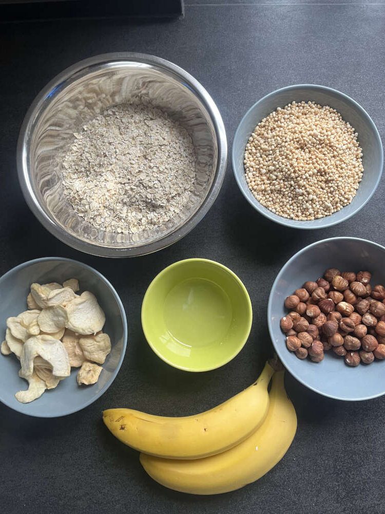 Die Zutaten für das Bananenmüsli