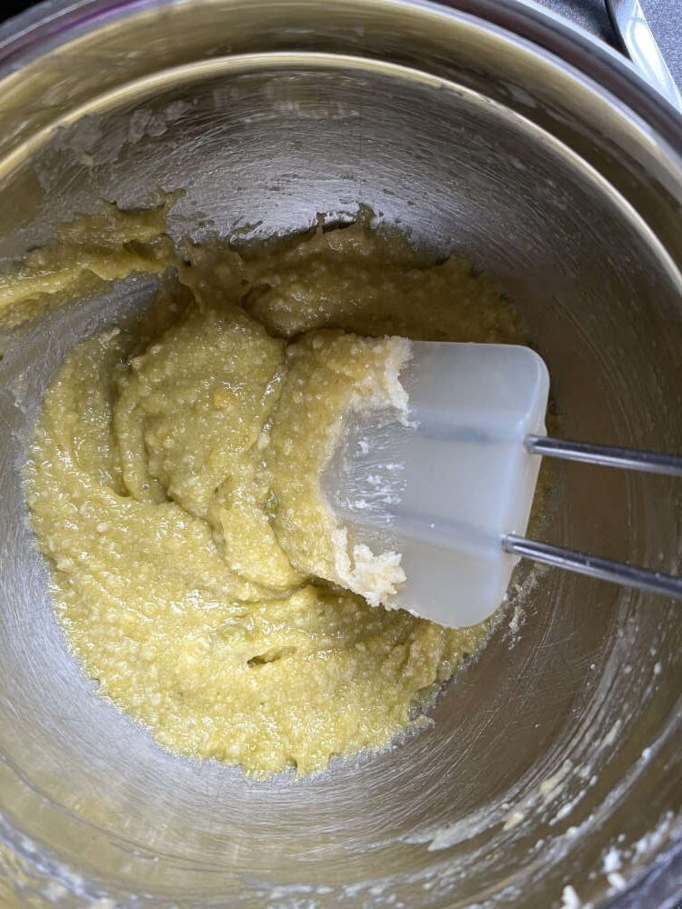 Die Pistazienpaste unterrühren