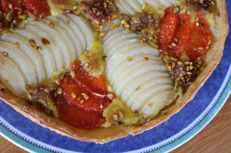 Blätterteigtarte mit Birnen und Grapefruit