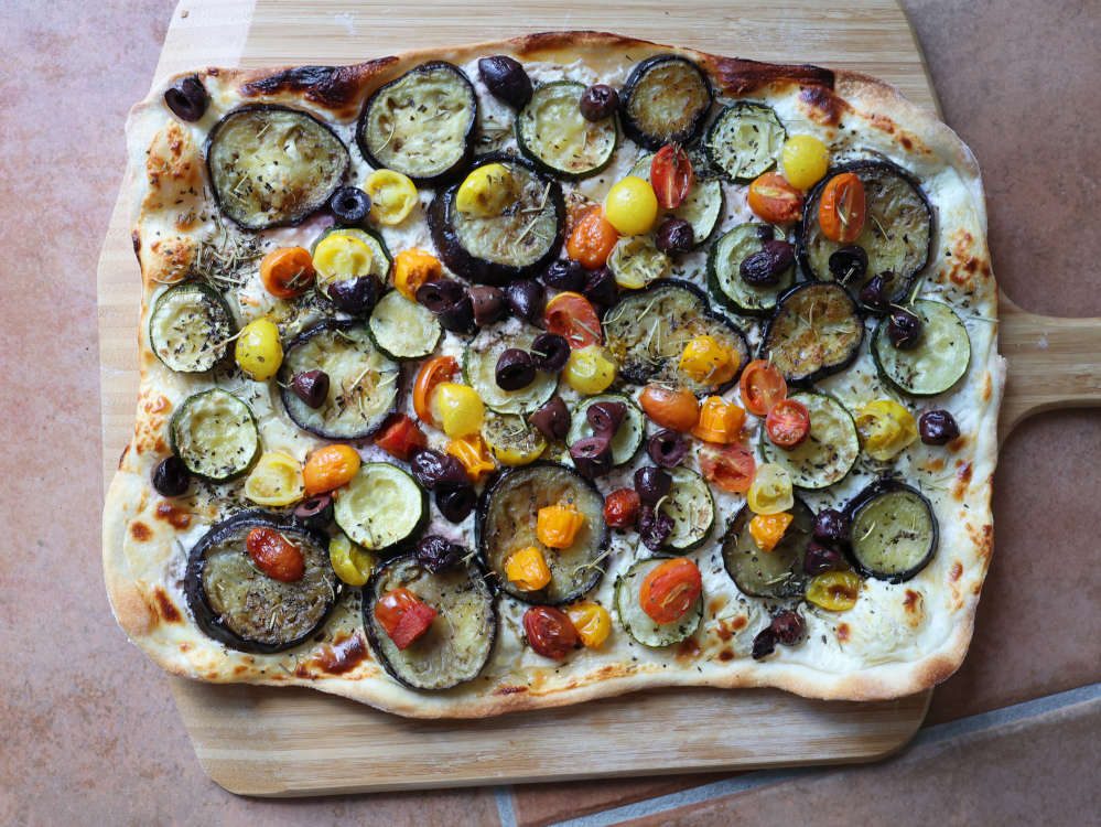 Mediterraner Flammkuchen à la Provence