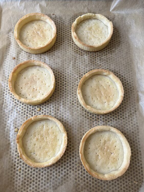 Die Tartelettes nach dem ersten Backen