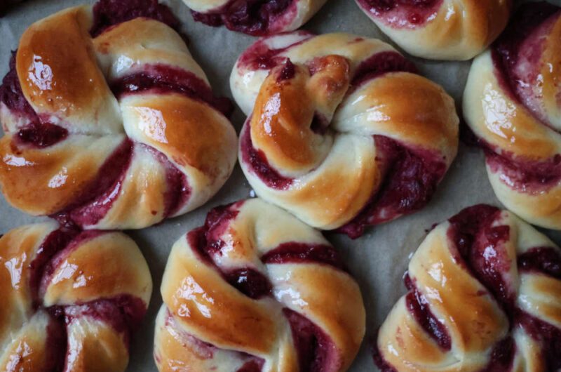 Hefeschnecke Kirsche Marzipan